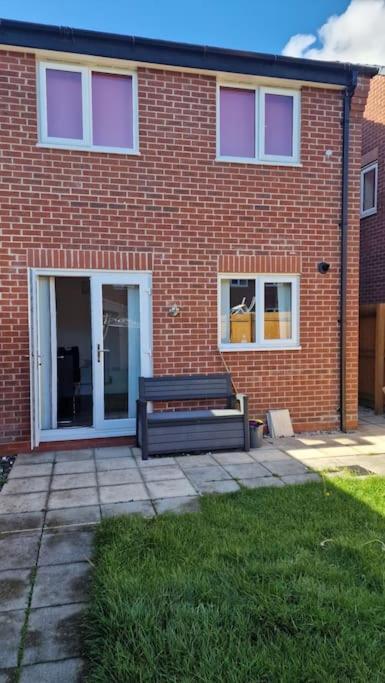 Well Furnished 3 Bedroom House In A Cosy Estate In Bolton Exterior foto