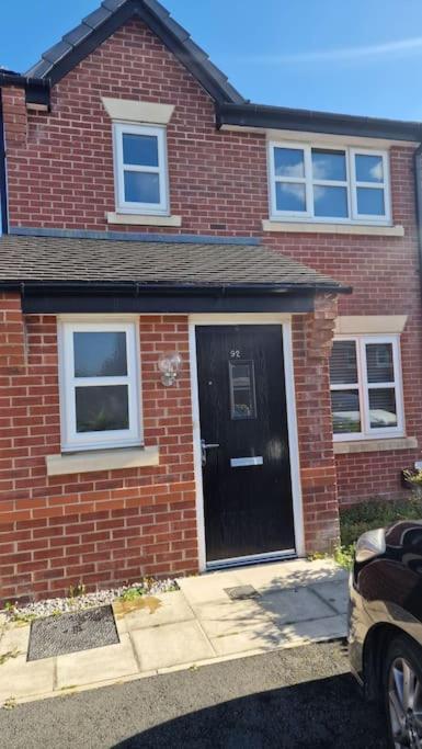 Well Furnished 3 Bedroom House In A Cosy Estate In Bolton Exterior foto